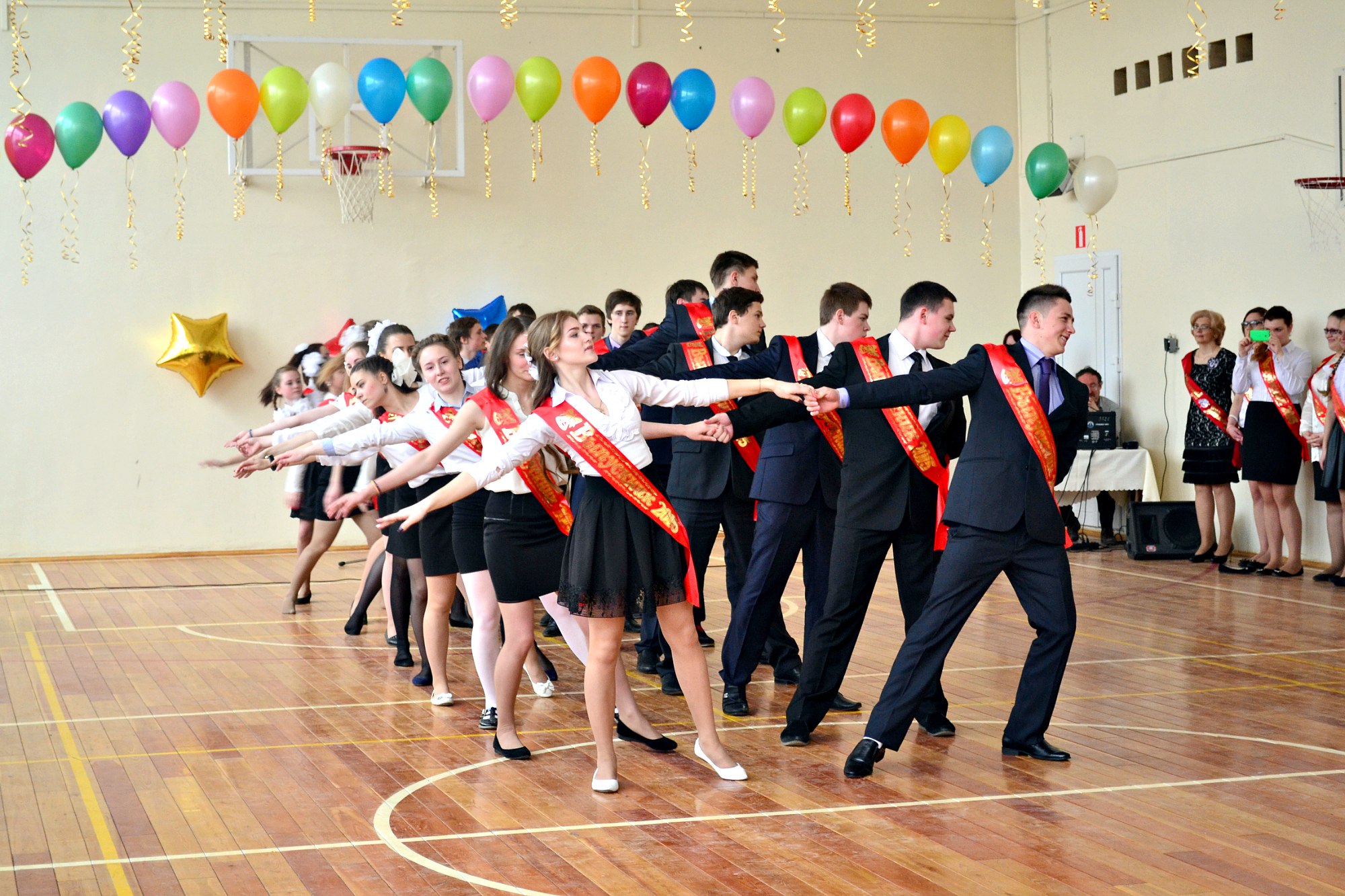 Что подарить школе от выпускников - рисунок 4