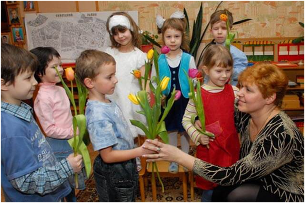 Что подарить воспитателю на 8 марта