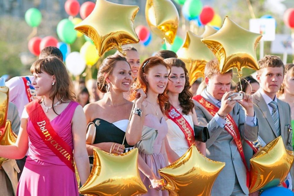 Что подарить учителю на выпускной